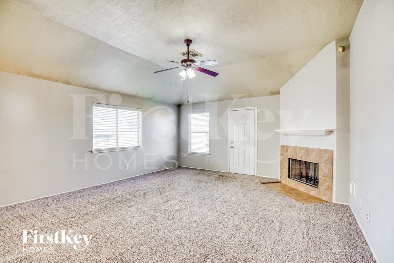 2410 Hawthorne Brook Ln - Photo 6 of 19