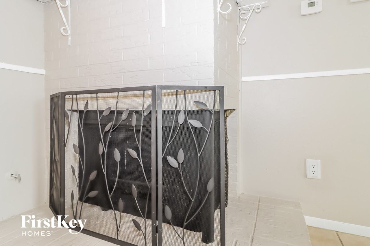 1805 Japonica Ln - Photo 3 of 15