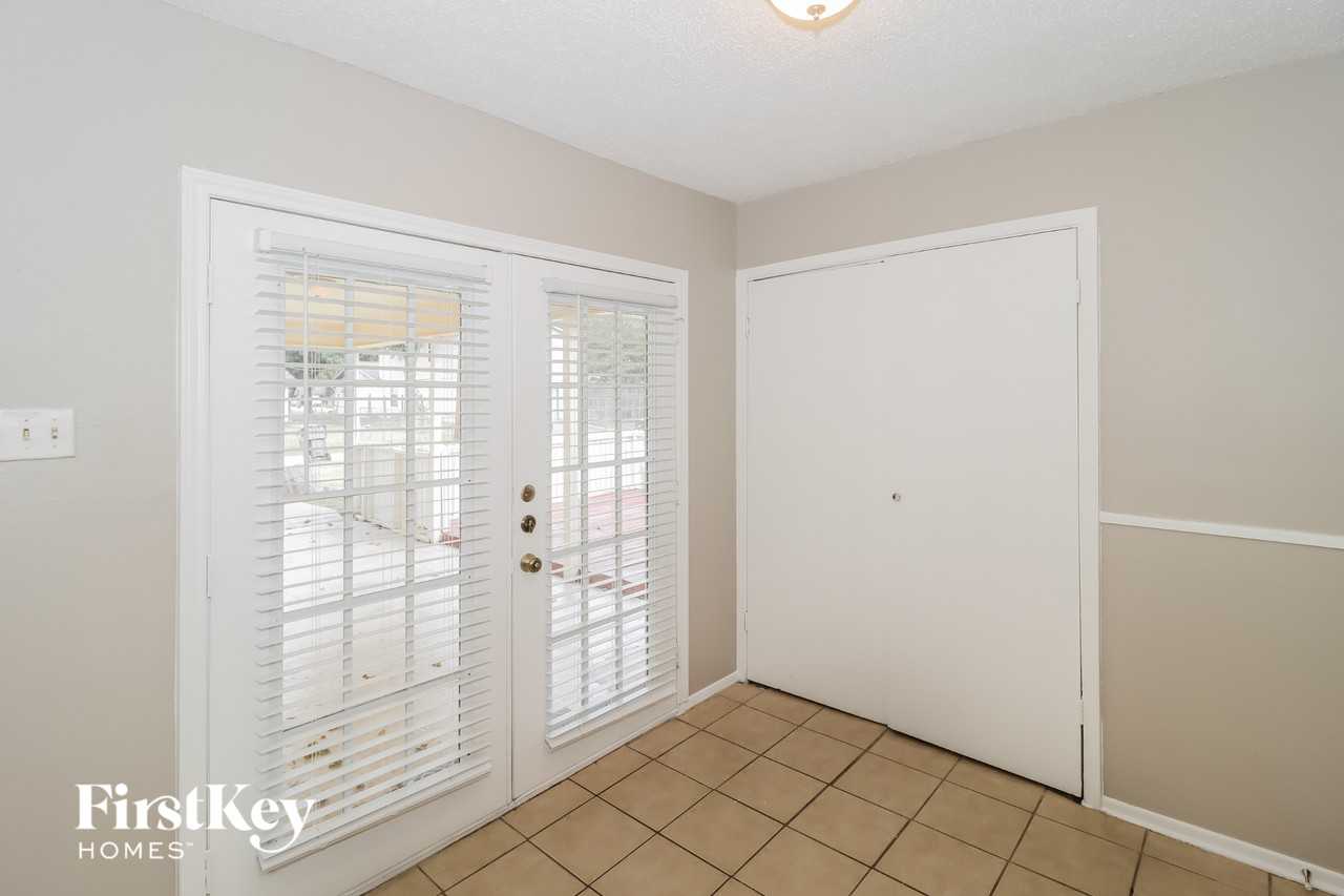 1805 Japonica Ln - Photo 6 of 15