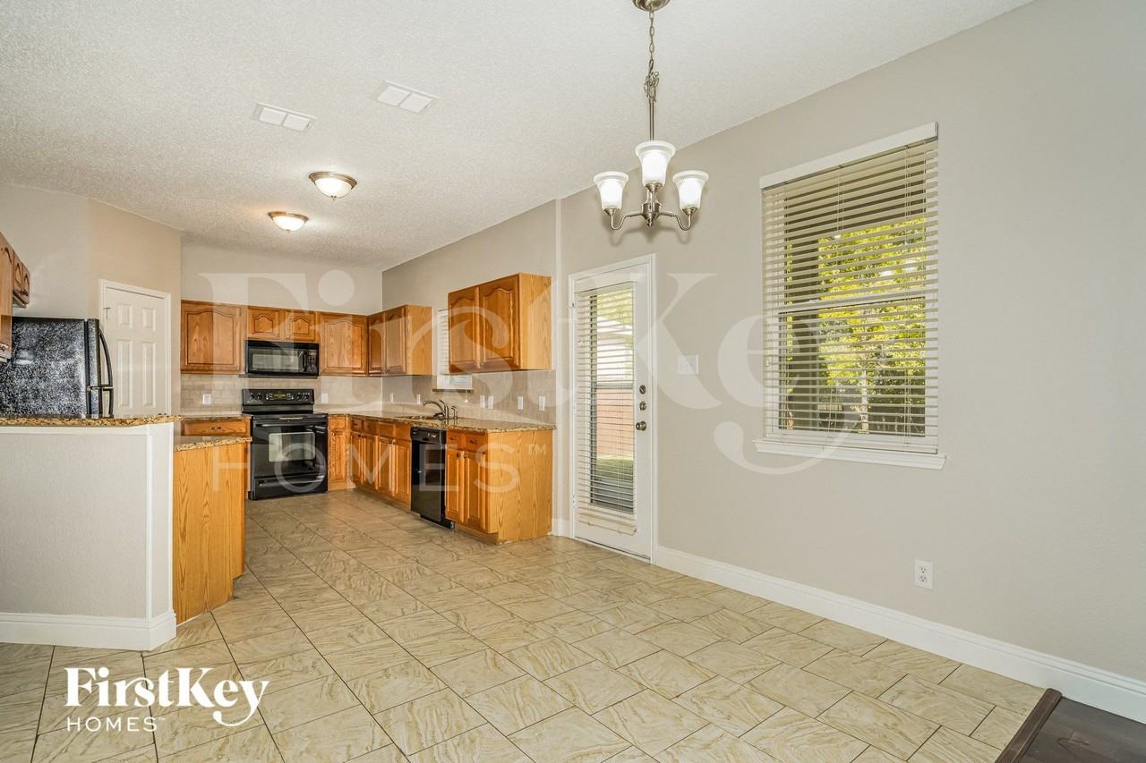 1208 Indian Trail Rd - Photo 4 of 15