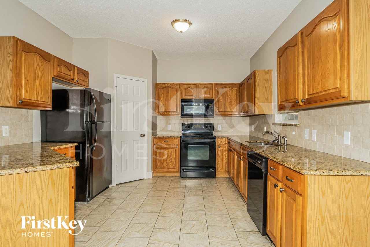 1208 Indian Trail Rd - Photo 5 of 15