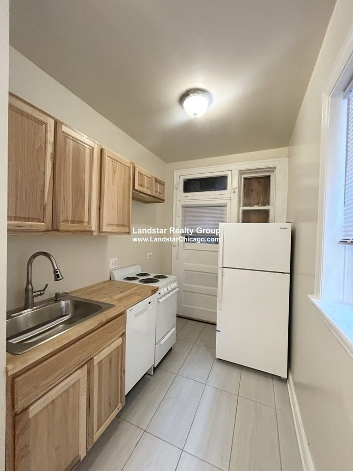 W Touhy Ave #1W - Photo 7 of 15