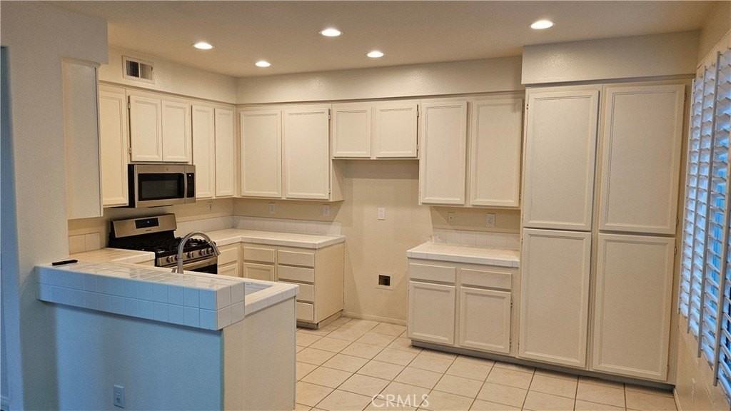 13502 Windsor Ct - Photo 3 of 12