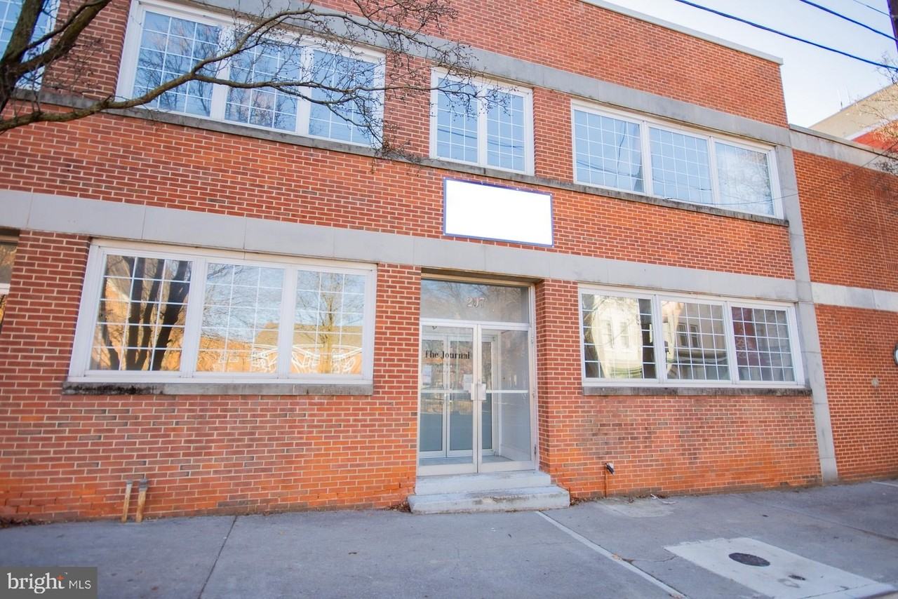 207 W King St - Photo 4 of 50