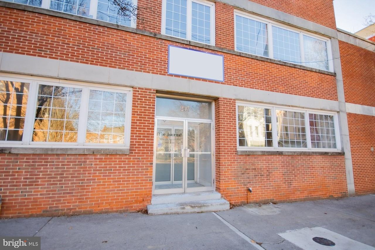 207 W King St - Photo 6 of 50