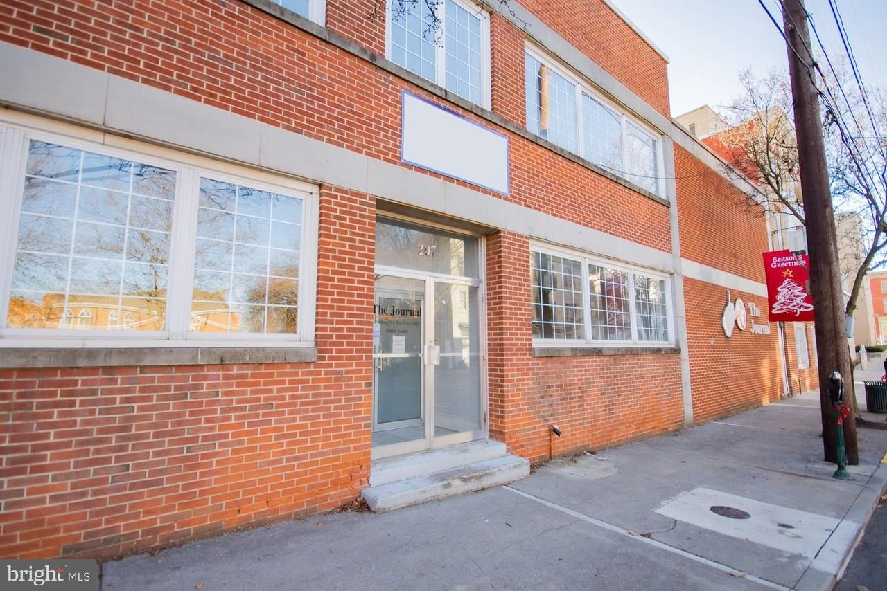 207 W King St - Photo 7 of 50