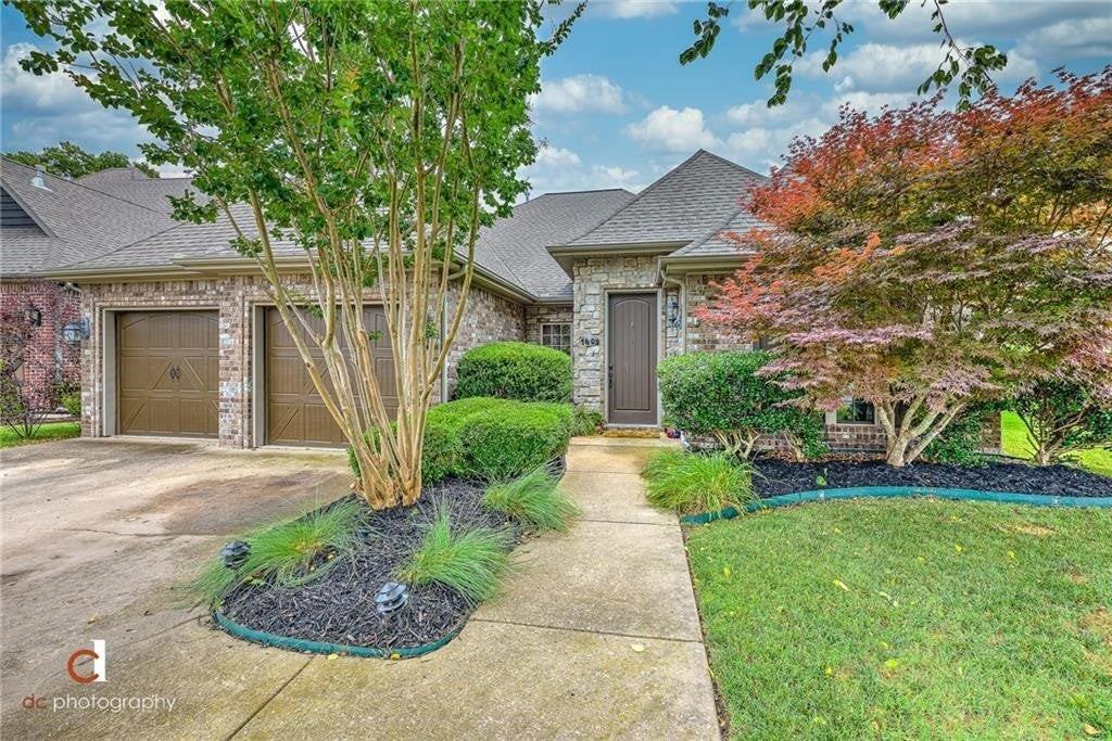 1602 Ne Greenbrier Rd