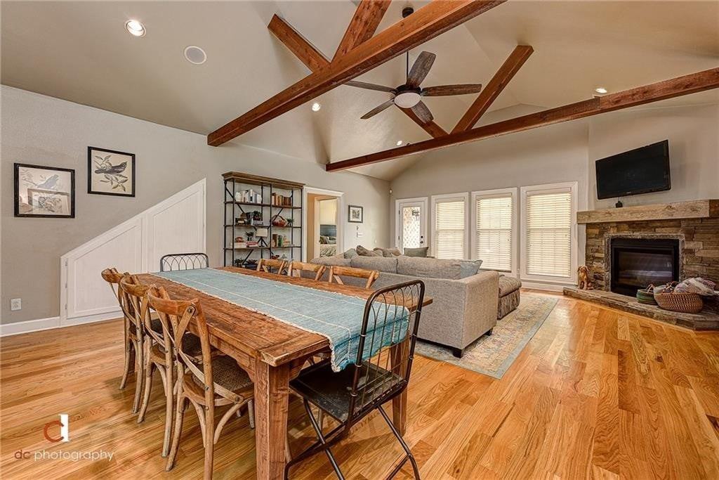 1602 Ne Greenbrier Rd - Photo 3 of 18