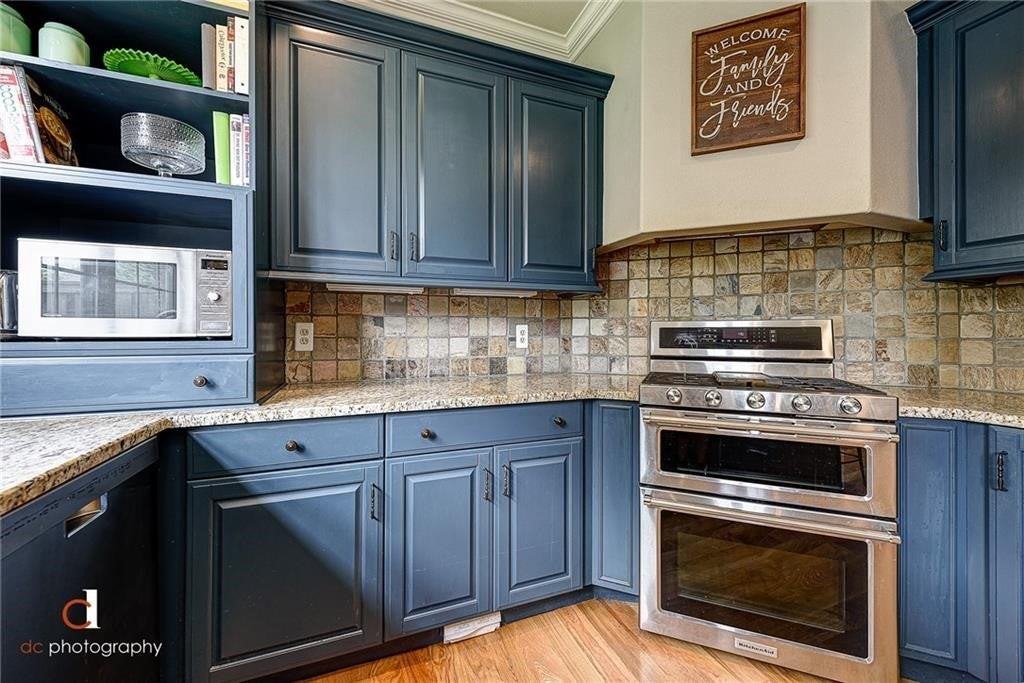 1602 Ne Greenbrier Rd - Photo 5 of 18