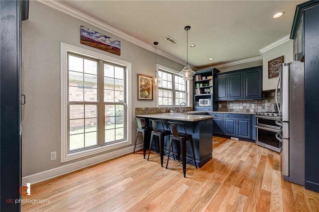 1602 Ne Greenbrier Rd - Photo 6 of 18