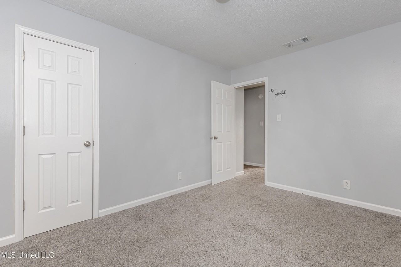 3419 Hospital St - Photo 6 of 37