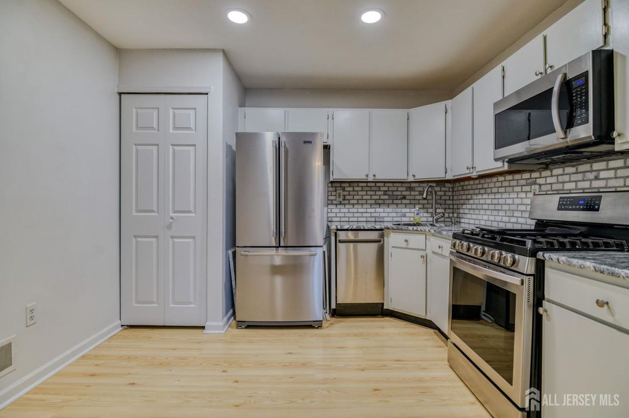 20 Pembrook Ave - Photo 7 of 20