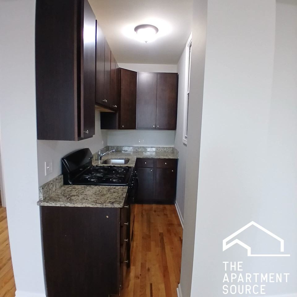 7606 N Paulina St #304 - Photo 3 of 11