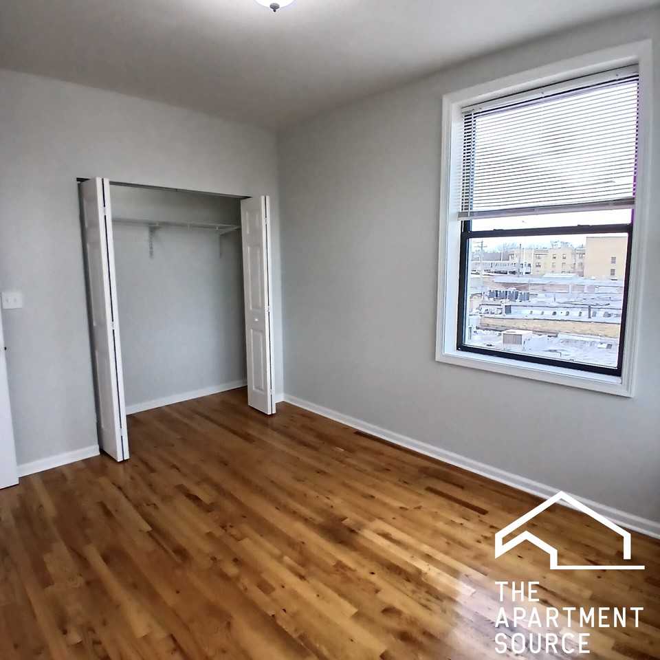 7606 N Paulina St #304 - Photo 6 of 11