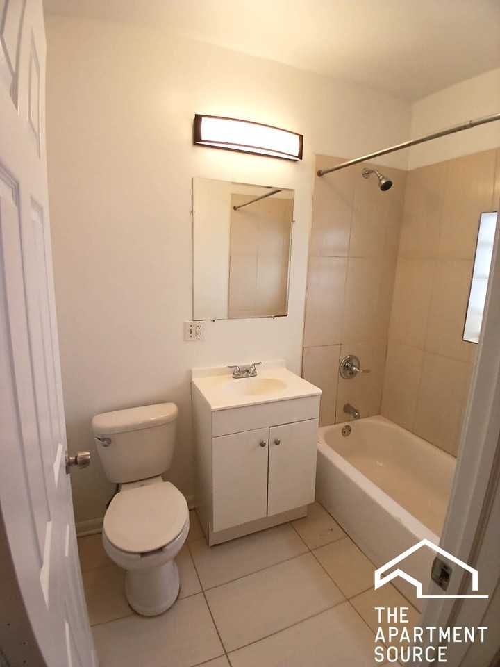 7606 N Paulina St #304 - Photo 7 of 11