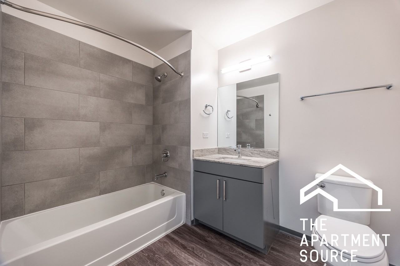 2340 N California Ave #613 - Photo 7 of 38