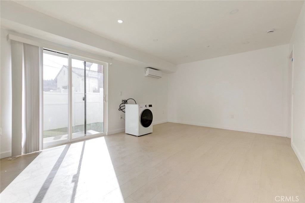 5654 1/2 Cartwright Ave - Photo 3 of 16