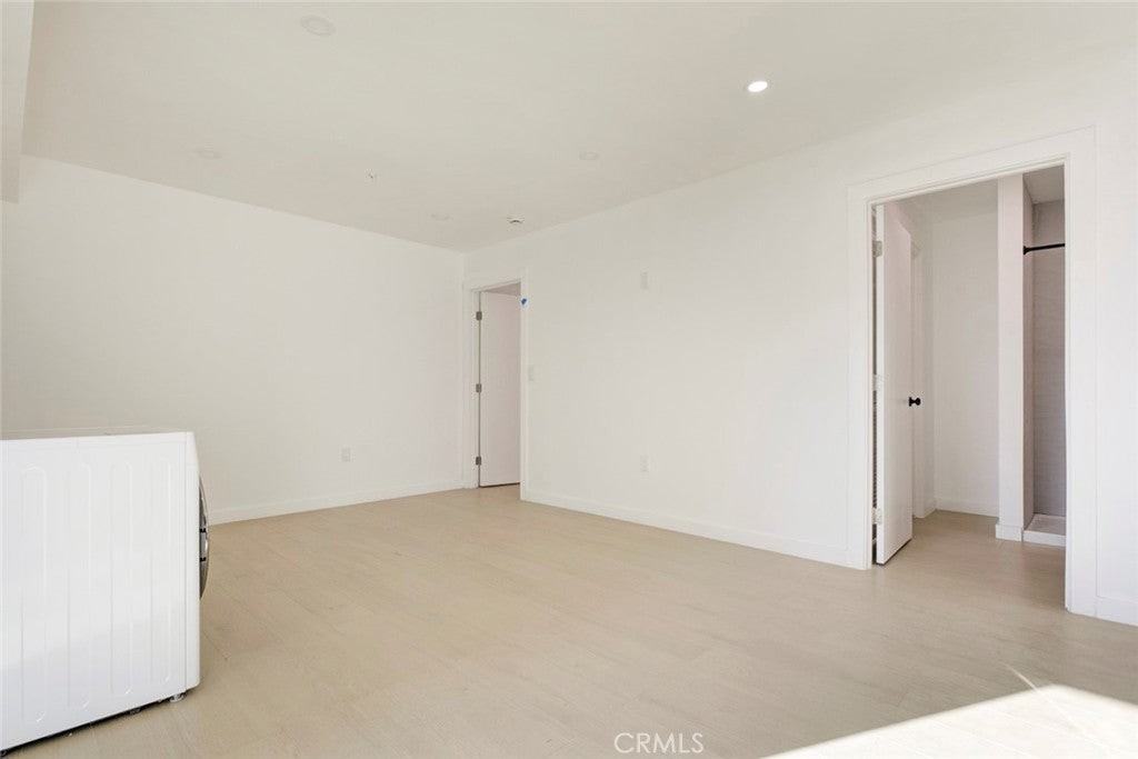 5654 1/2 Cartwright Ave - Photo 4 of 16