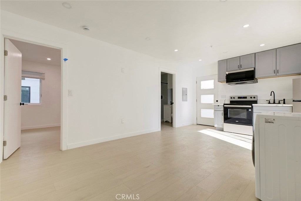 5654 1/2 Cartwright Ave - Photo 6 of 16