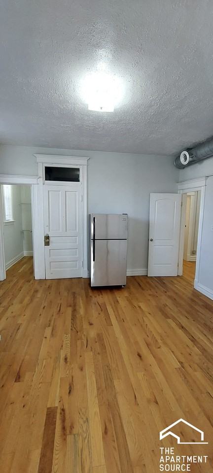 2215 S Albany Ave #2F - Photo 4 of 11