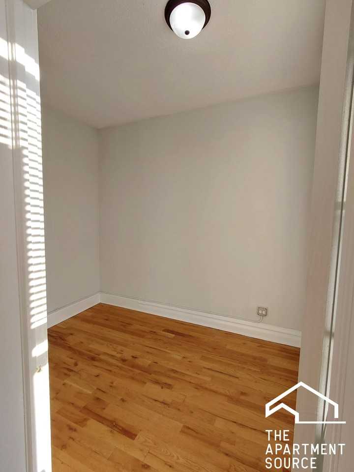 2215 S Albany Ave #2F - Photo 7 of 11