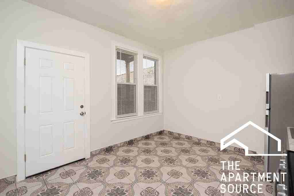 1255 N Harding Ave #1S - Photo 3 of 22