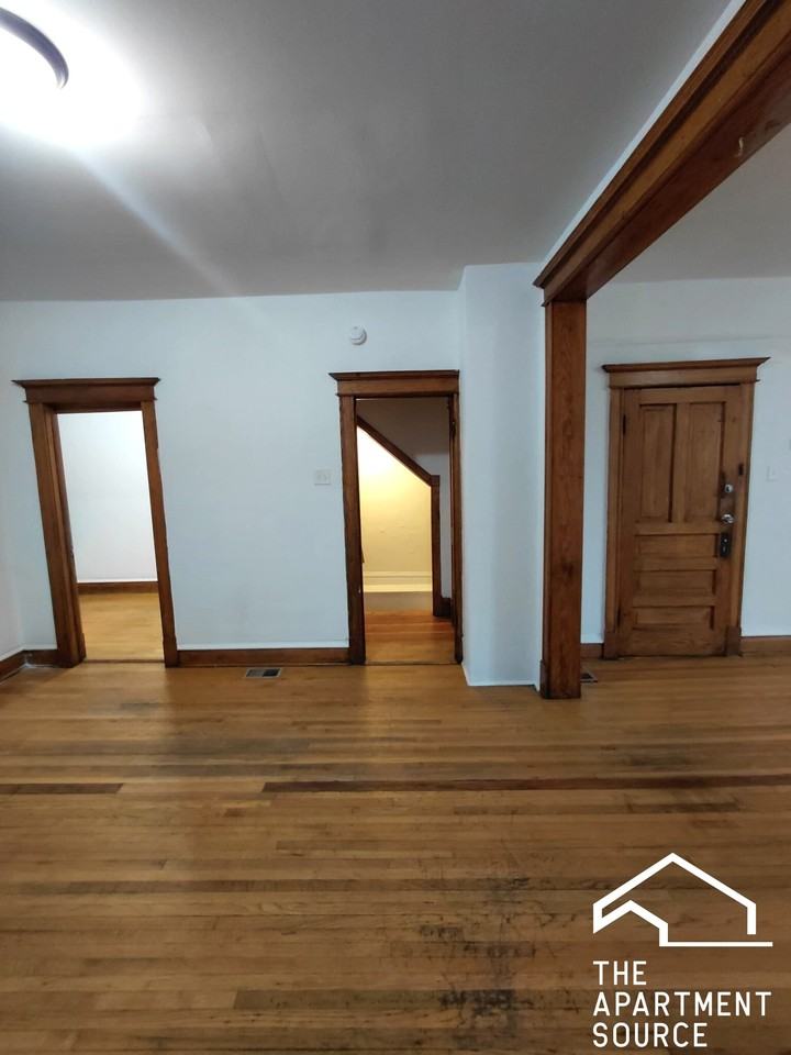 2215 S Albany Ave #1F - Photo 4 of 17