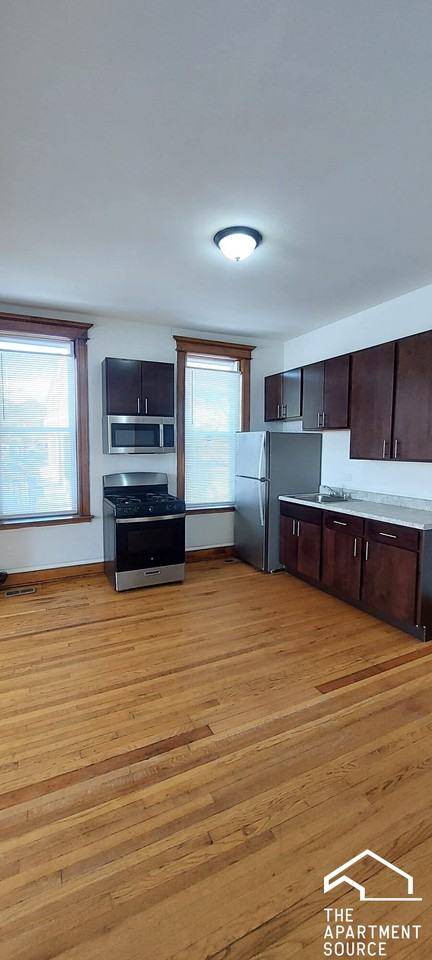 2215 S Albany Ave #1F - Photo 5 of 17