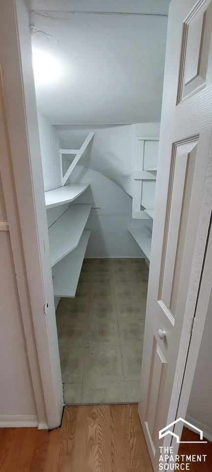 2215 S Albany Ave #1F - Photo 7 of 17