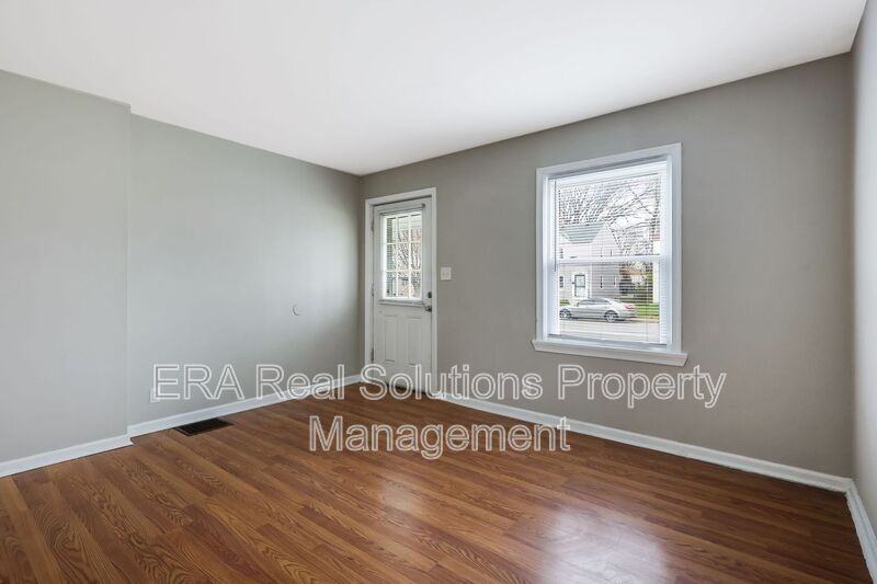 1725 E Whittier St - Photo 4 of 19