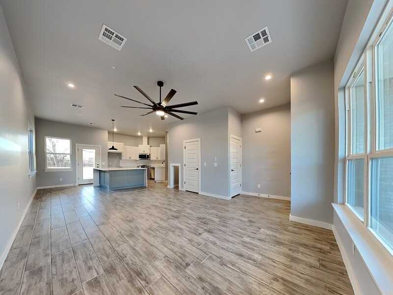 312 W 3rd St - Photo 2 of 17