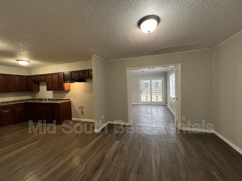 3213 Harvester Ln - Photo 4 of 18