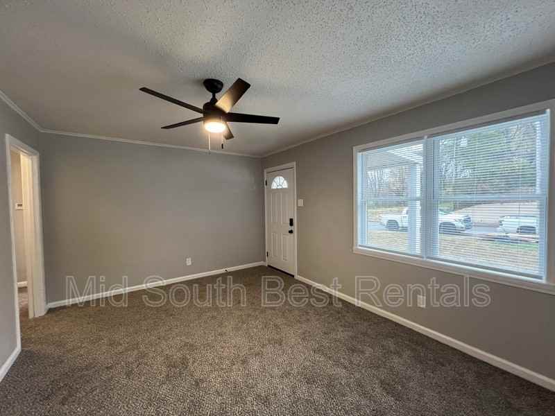 1675 Rayner St - Photo 4 of 14