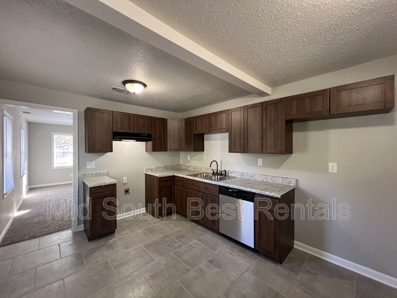 1856 Whitney Ave - Photo 5 of 16