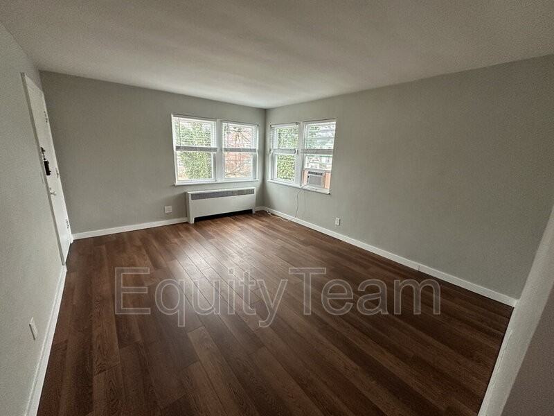 1219 Franklin Ave #D - Photo 3 of 12