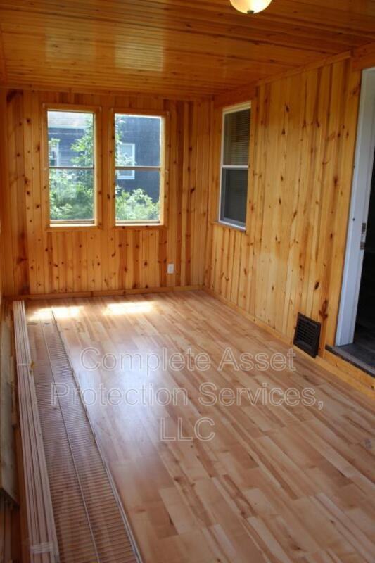 7326 Taft St - Photo 3 of 16