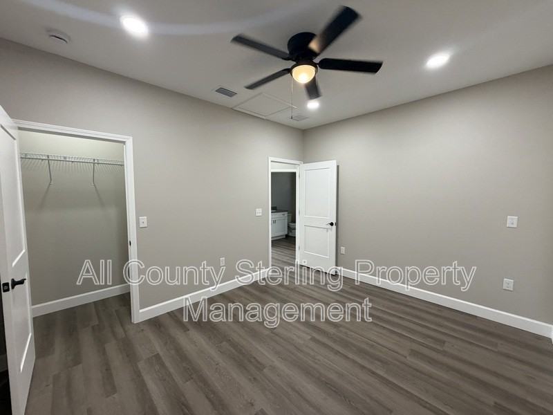 1418 Se Magnolia Loop #101 - Photo 3 of 28