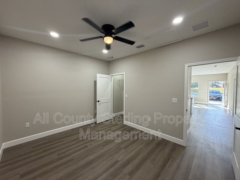 1418 Se Magnolia Loop #101 - Photo 4 of 28