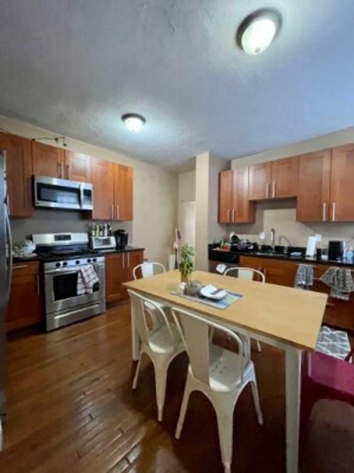 10 Glenville Ave