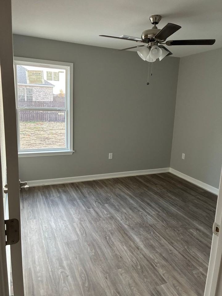 1099 Fuller Ln - Photo 3 of 12