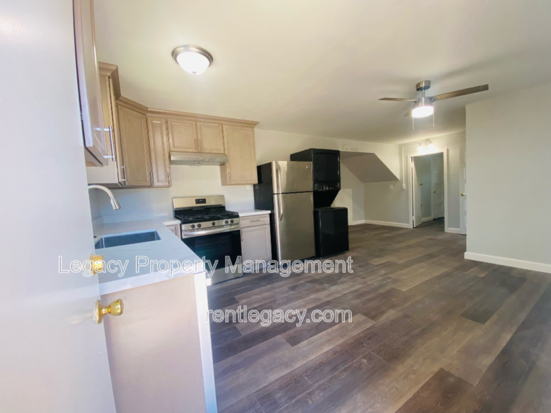 1140 1/2 West St - Photo 2 of 8