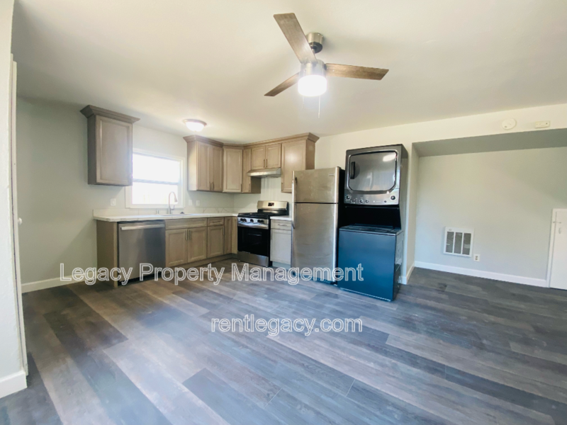 1140 1/2 West St - Photo 3 of 8