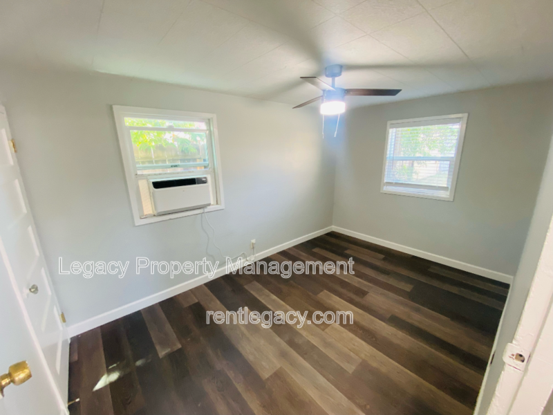 1140 1/2 West St - Photo 5 of 8