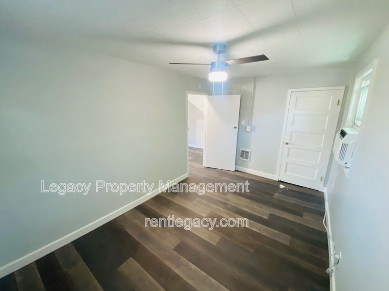 1140 1/2 West St - Photo 6 of 8