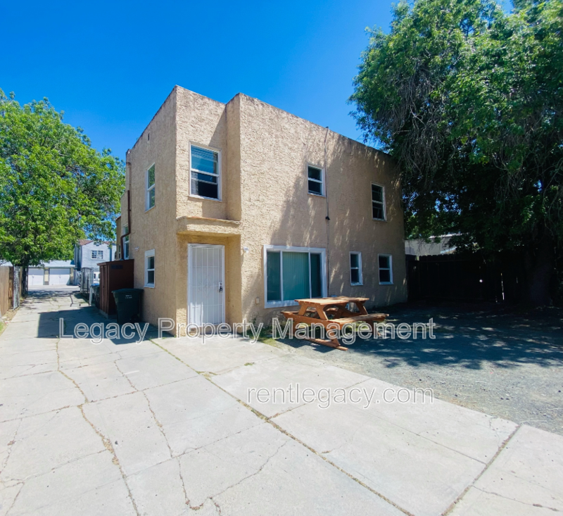 1140 1/2 West St - Photo 7 of 8