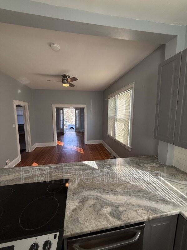 608 W 19th St - Photo 4 of 13