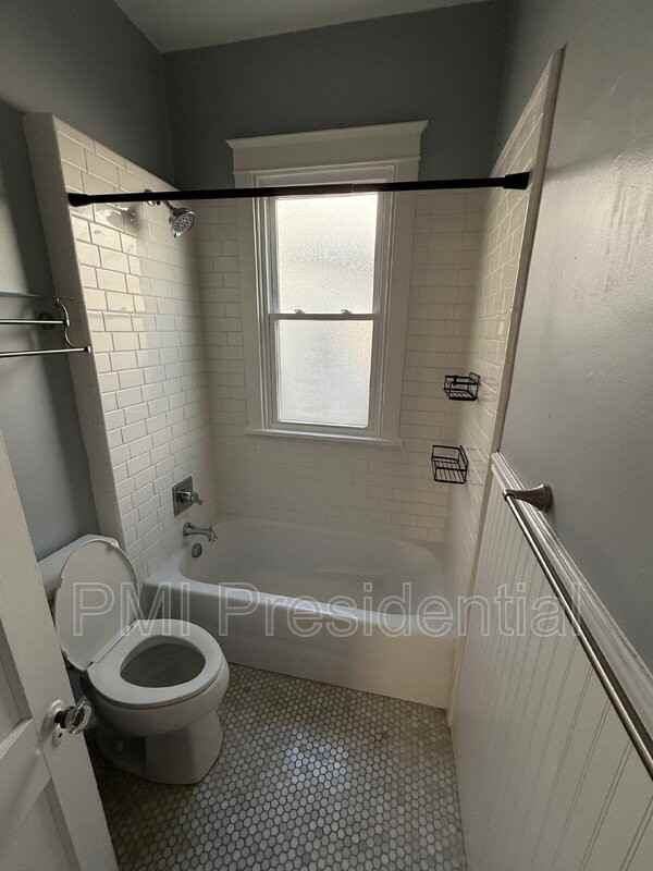 608 W 19th St - Photo 7 of 13
