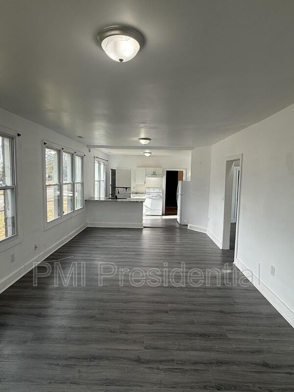 600 N 21st Ave - Photo 2 of 12