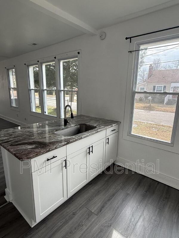 600 N 21st Ave - Photo 3 of 12