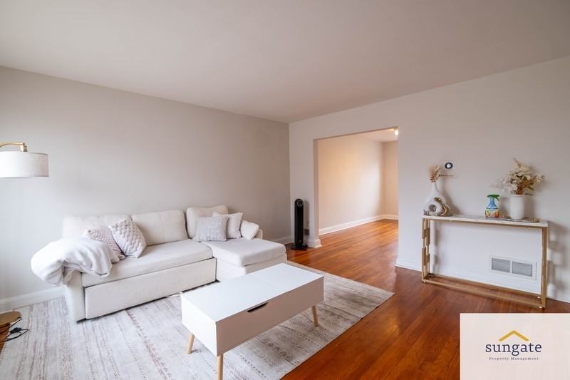 8666 Oak Rd - Photo 3 of 34